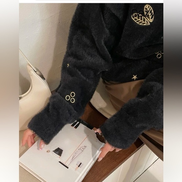 Dazy Christmas Embroidered Mock Neck Drop Shoulder Fluffy Knit Sweater Sz L NWOT - Picture 9 of 16